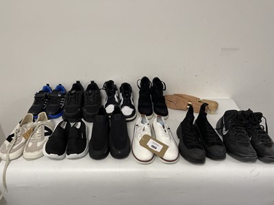 Lot 10x Pairs of trainers in various styles to...