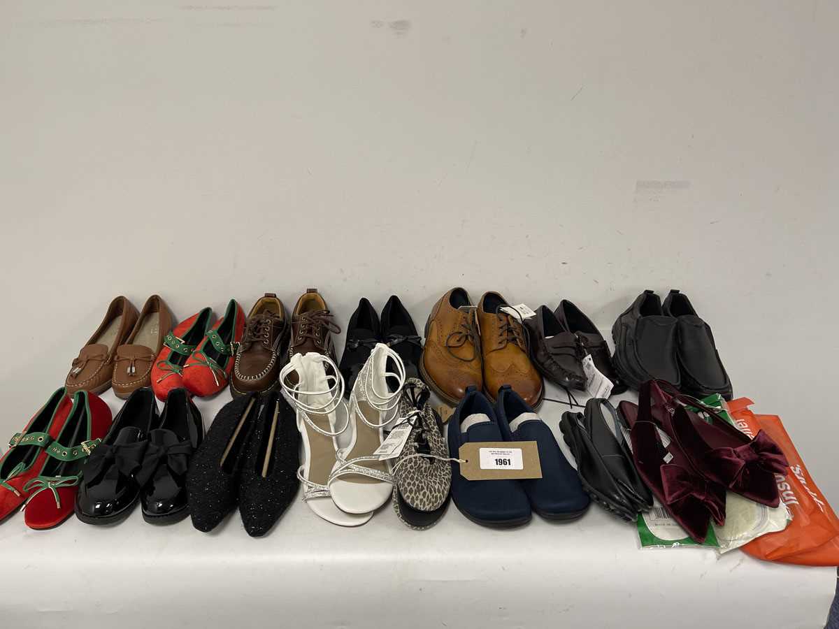 Lot 1961 - 15x Pairs of shoes in various styles to...