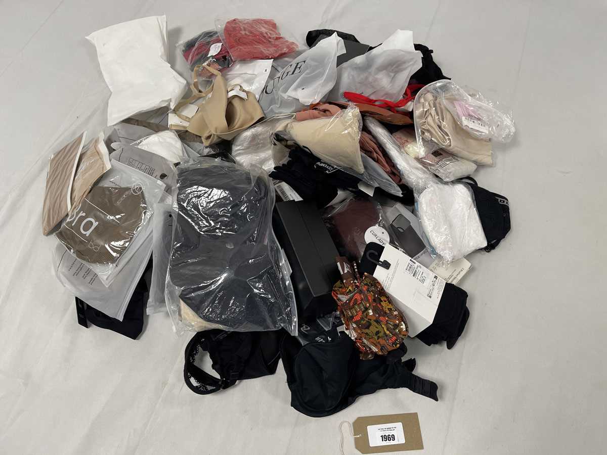 Lot 1969 - Selection of mixed underwear