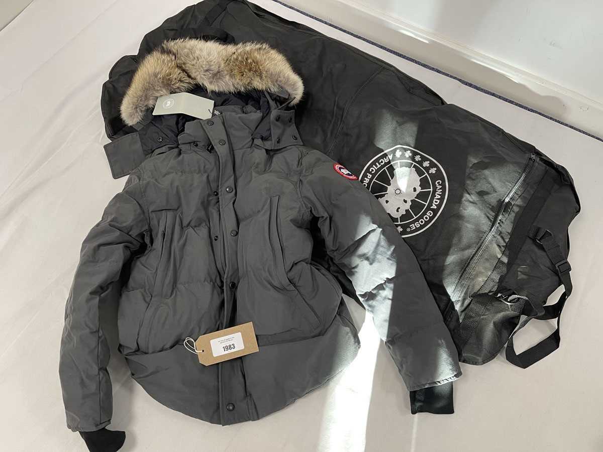 Lot 1983 - Canada Goose wyndham parka coat in graphite...