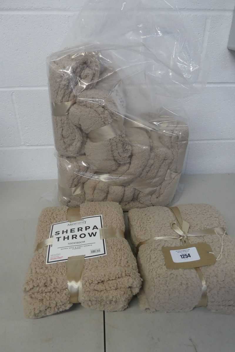 Lot Bag containing 8 Adore Home sherpa throws (100...