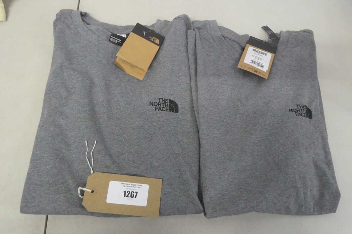 Lot Pair of dark grey North Face t-shirts (size XL)