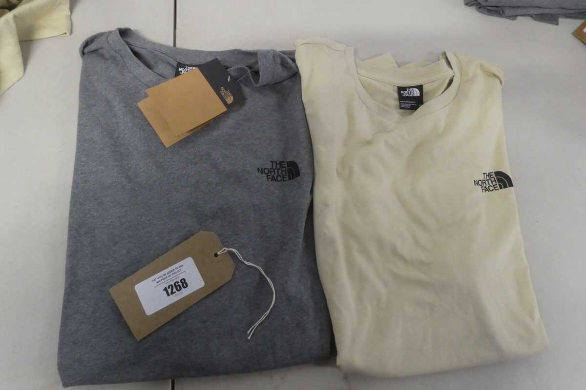 Lot Pair of North Face mens t-shirts (size XXL), 1...