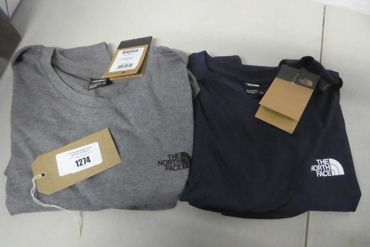 Lot Pair of North Face mens t-shirts (size XXL), 1...