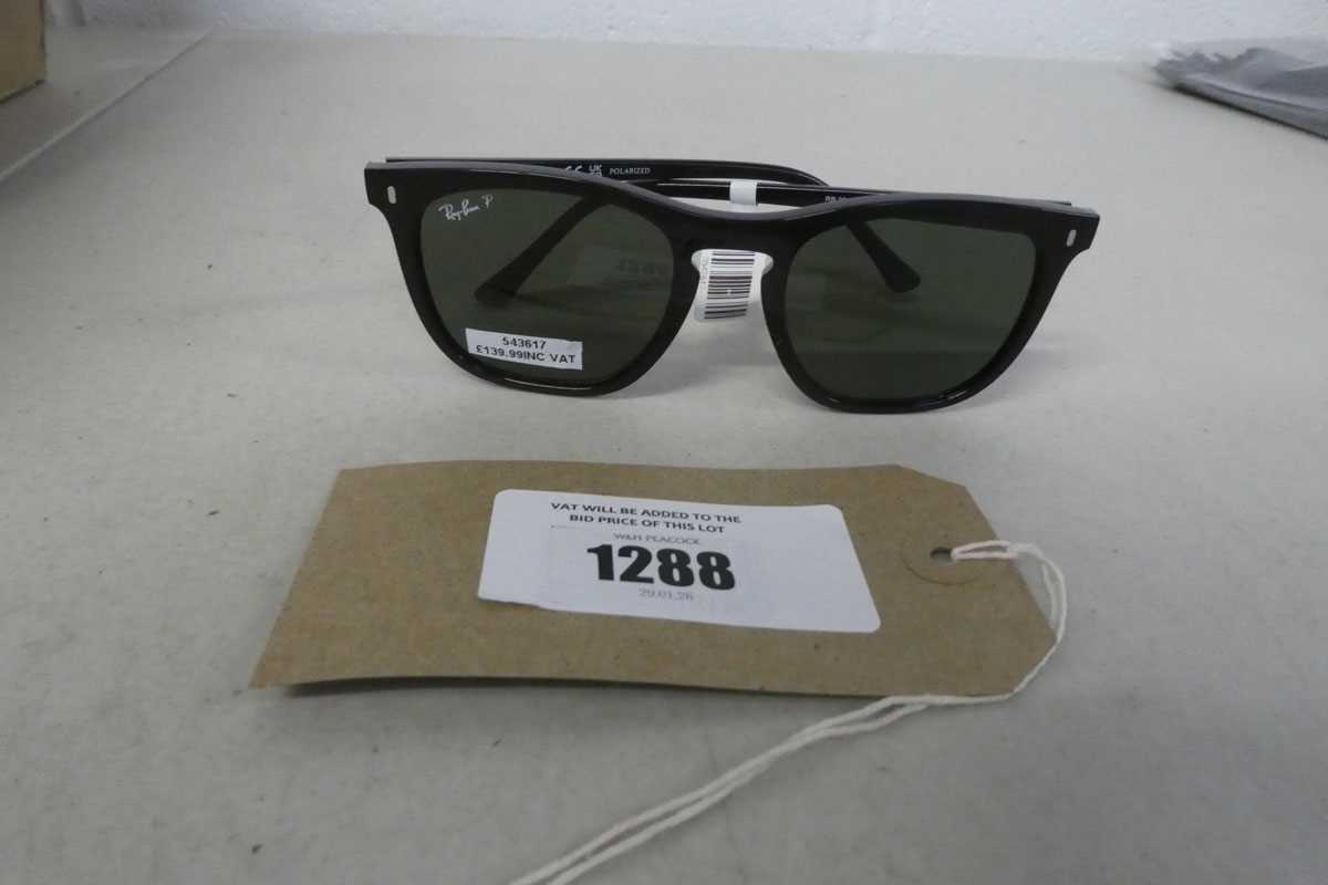 Lot Pair of Ray-Ban polarised sunglasses