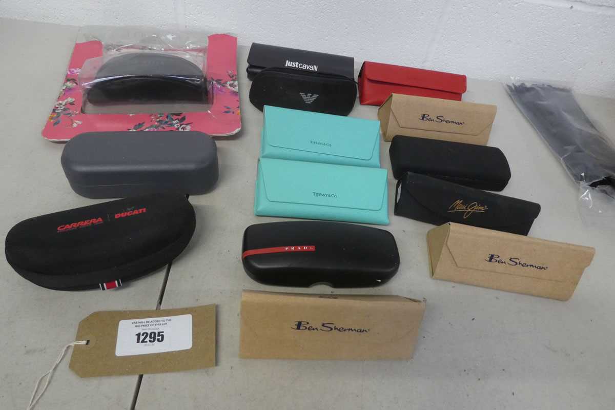 Lot Selection of branded glasses cases incl. Guess,...