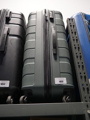 Lot 1852 - American Tourister hard shell suitcase in green