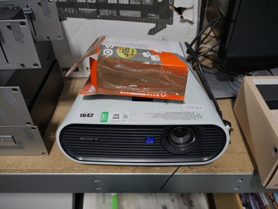 Lot 1642 - Sony VPL-EX5 data projector with box of...