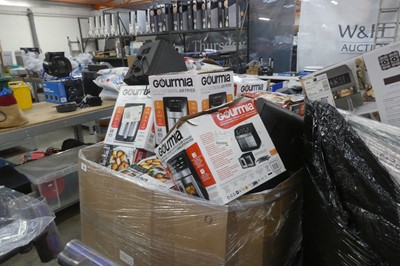 Lot 2042 - Pallet containing a large quantity of digital...