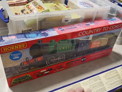 Lot 1402 - Hornby 'Country to Coast' electric train set,...