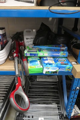 Lot 2050 - Quantity of household related cleaning irons...