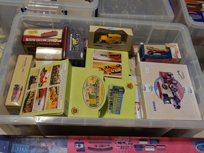 Lot 1405 - Clear plastic crate containing an assortment...