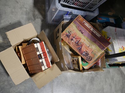 Lot 1455 - 2 cardboard boxes containing Western themed...