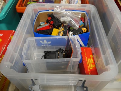 Lot 1443 - Stackable plastic crate containing scale model...