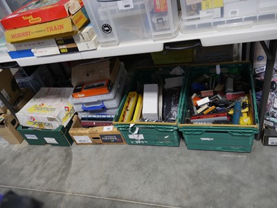 Lot 1447 - 4 boxes of scale model railway equipment incl....