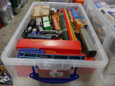 Lot 1451 - Clear plastic crate containing scale model...