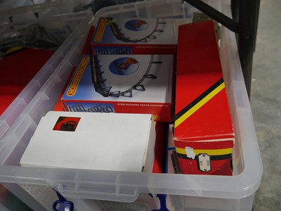 Lot 1460 - Clear plastic crate containing Hornby and...