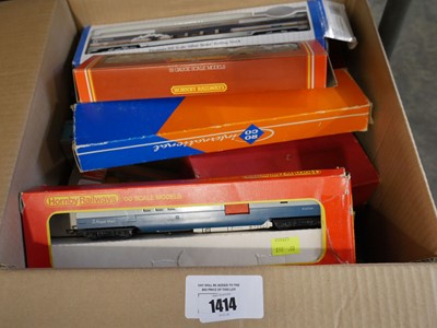 Lot 1414 - Box containing an assortment of Hornby and...