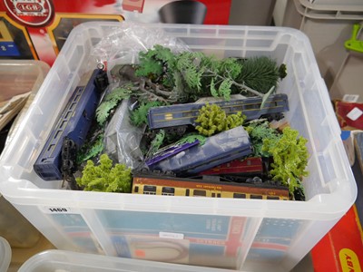 Lot 1469 - 4 clear plastic crates containing model...