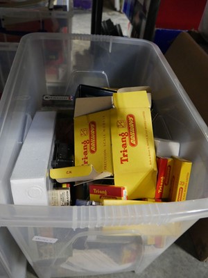 Lot 1471 - 4 clear plastic boxes containing a range of...