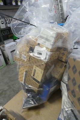 Lot 2285 - Bag containing electrical switches and sockets
