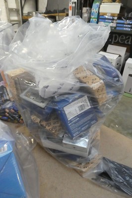 Lot 2286 - Bag containing electrical switches and sockets