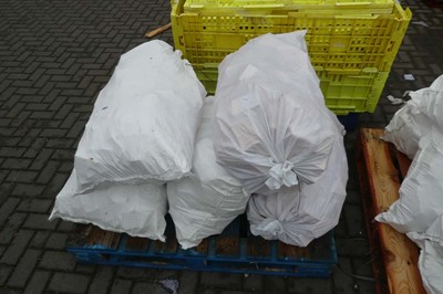 Lot 2400 - 5 large bags of softwood off-cuts for burning