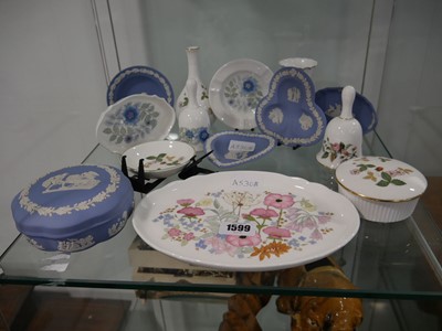 Lot 1599 - Shelf comprising Wedgwood Jasperware and...