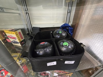 Lot 387 - Cased set of three Thomas Taylor size 1 bowls