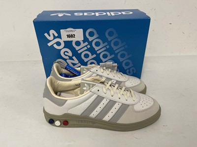 Lot Adidas UK9 GS II spezial trainers in grey - boxed