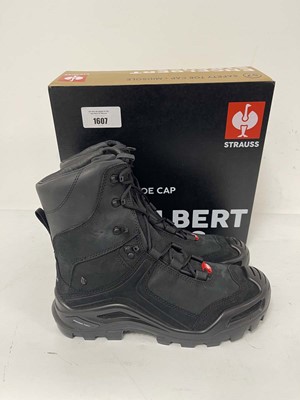 Lot Englebert Strauss UK10 E.S. nembus high boots...