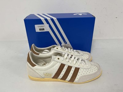 Lot Adidas UK8 Japan trainers in beige - boxed