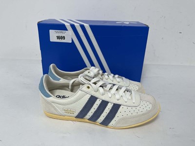 Lot Adidas UK7 Japan trainers in beige - boxed