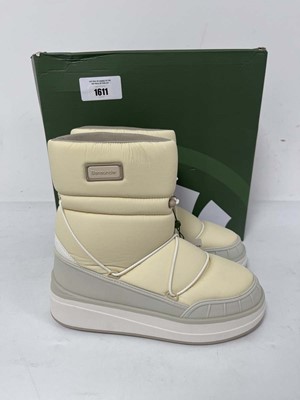 Lot Benenunder UK7snow boots in beige - boxed
