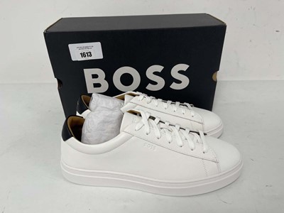 Lot Hugo Boss UK10 trainers in white - boxed