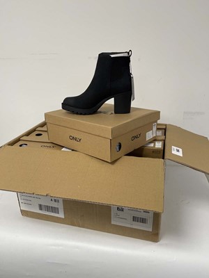 Lot 6x Boxed pairs of Only barbara heeled boots in...