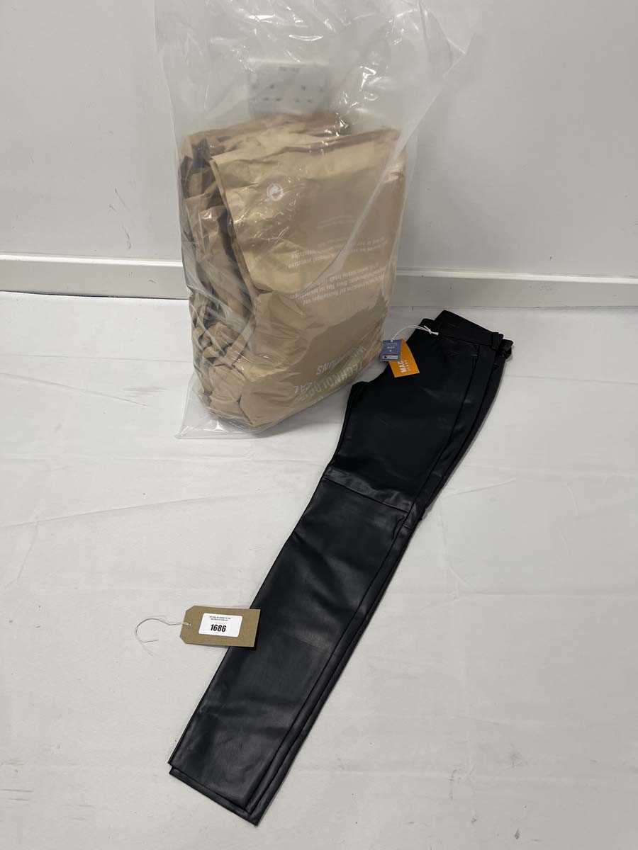 Lot Large quantity of MAC Jeans black leather look...