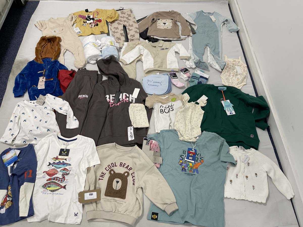 Lot Selection of baby & children's clothing to...