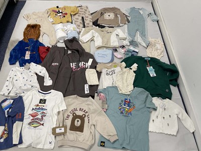 Lot Selection of baby & children's clothing to...