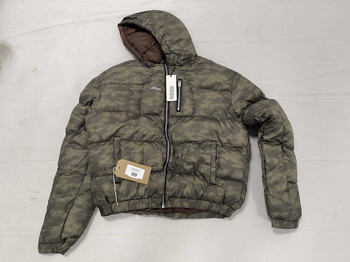 Lot Strides reversible snake camouflage puffer...