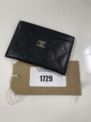 Lot Chanel matelasse caviar skin card holder in black