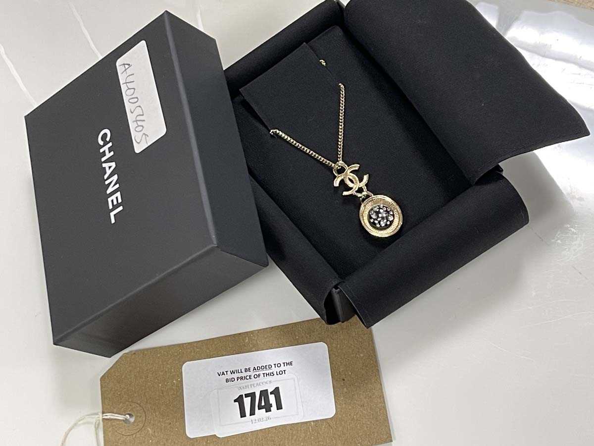 Lot Chanel rhinestone dorm hanging necklace with box