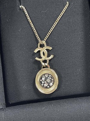 Lot Chanel rhinestone dorm hanging necklace with box