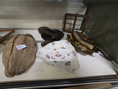 Lot 328 - An assortment of goods to include lacquered...