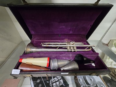 Lot 342 - A cased Manhattan trumpet with accessories