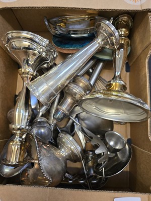 Lot 401 - A carton of assorted metalware to include...