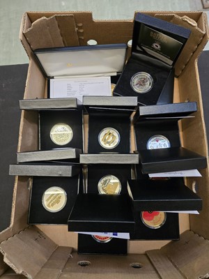 Lot 402 - Fourteen cased collector's five pound coins