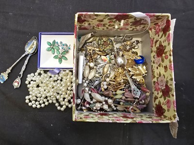 Lot 414 - A box of assorted costume jewellery to include...