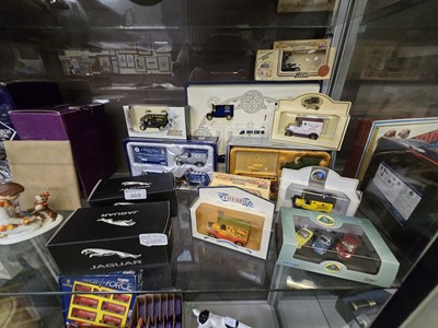 Lot 369 - An assortment of boxed diecast vehicles by...