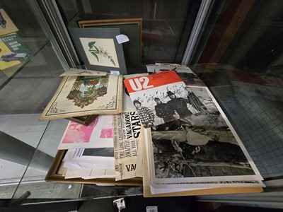 Lot 389 - Assortment of collectables and ephemera to...